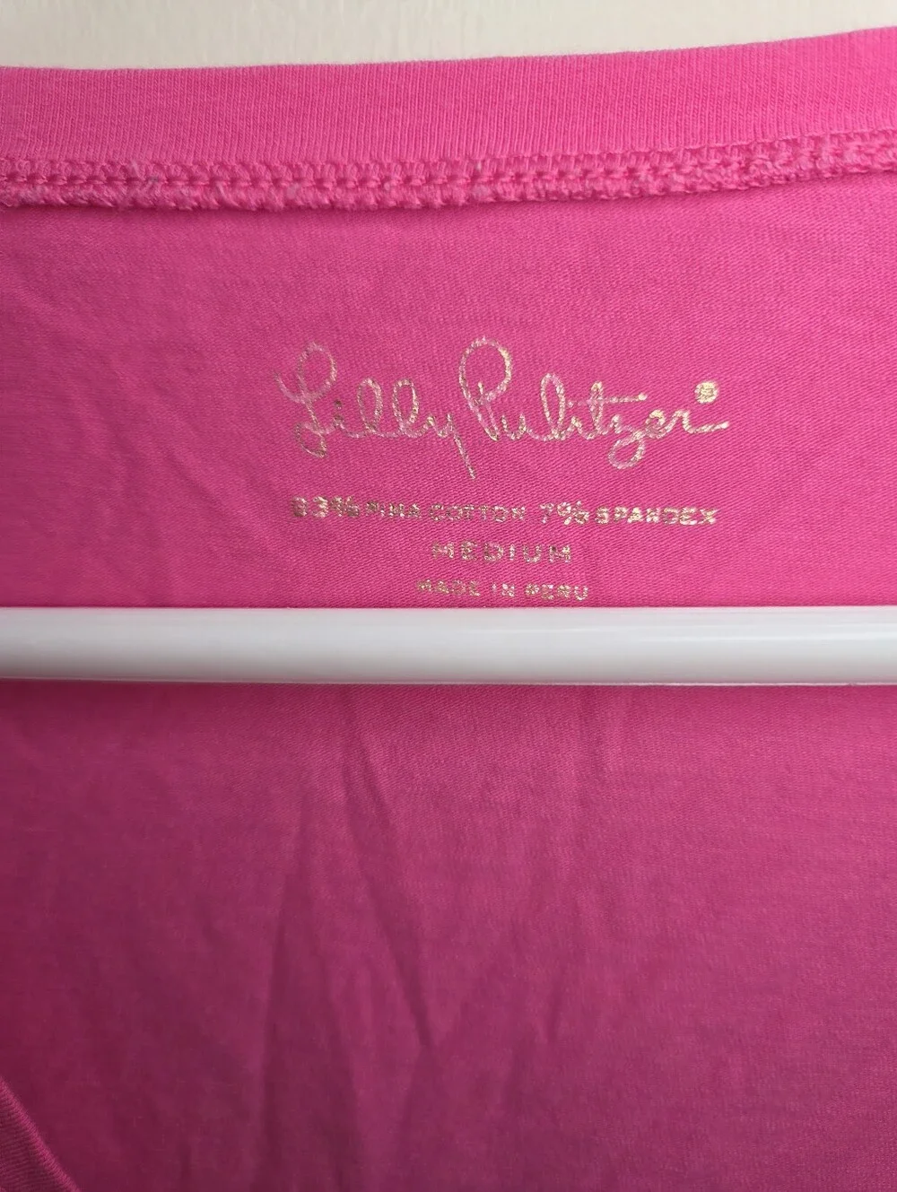 Women's Lilly Pulitzer Pink V-Neck T-Shirt Sz Medium - Picture 5 of 7